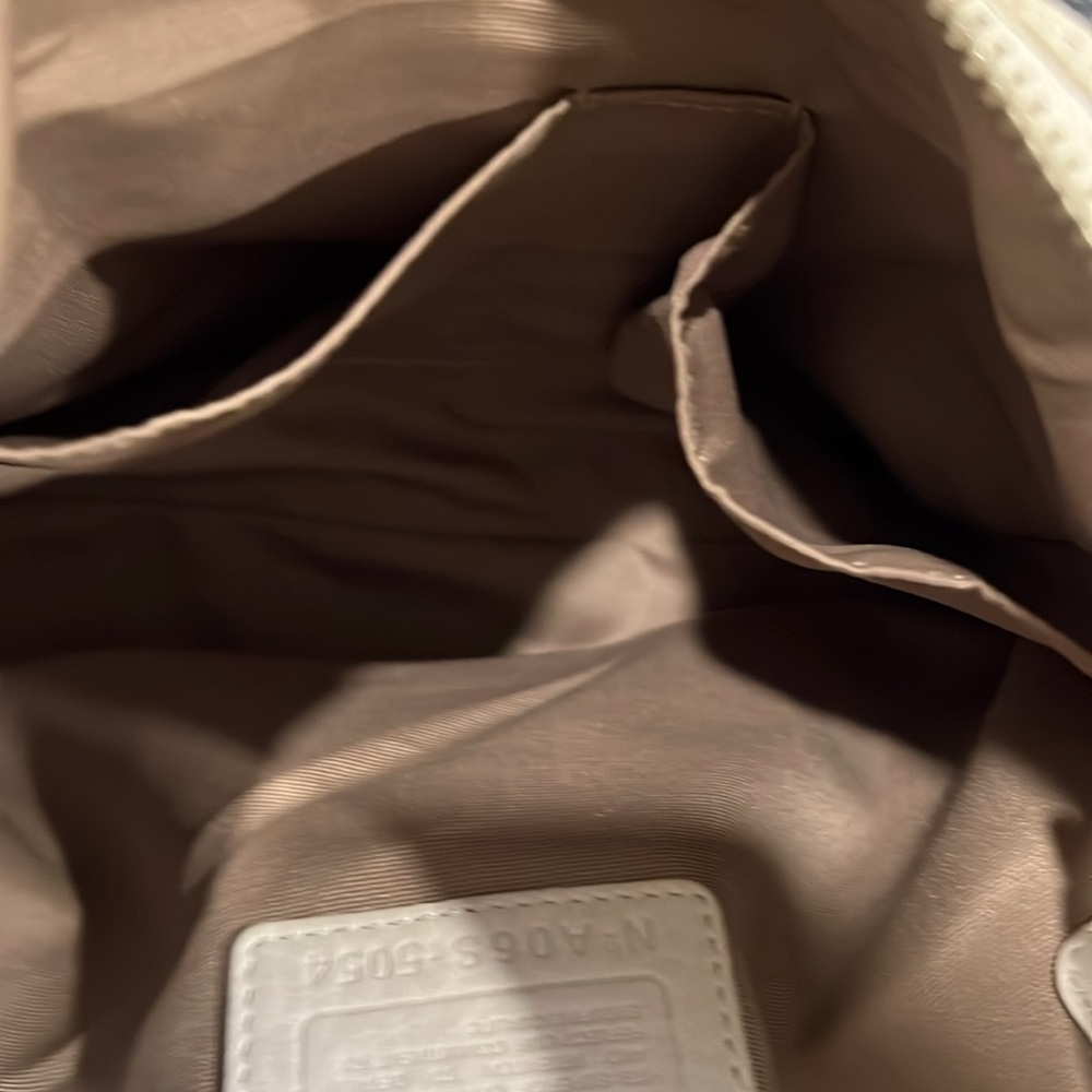 Coach Hamptons Cream Pebbled Leather Hobo Purse Shoulder Bag - Picture 11 of 14